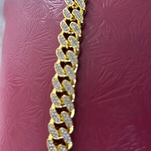 Gold and silver men’s and women’s beautiful bracelet